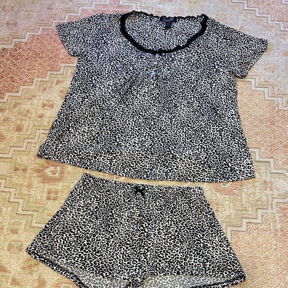 Rene Rofe large t shirt and shorts Leopard Print Pajama Set GUC animal print - Picture 2 of 5